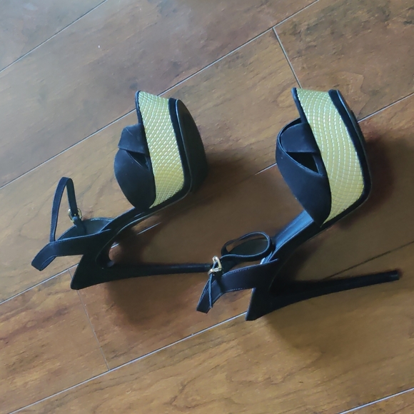 Steve Madden Surrnder Black Multi Heels - Picture 3 of 8